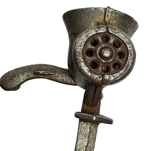 Vintage Cast Iron Meat Grinder L.P. & Co. NYC USA Salesman Sample Childs Toy - Picture 7 of 15